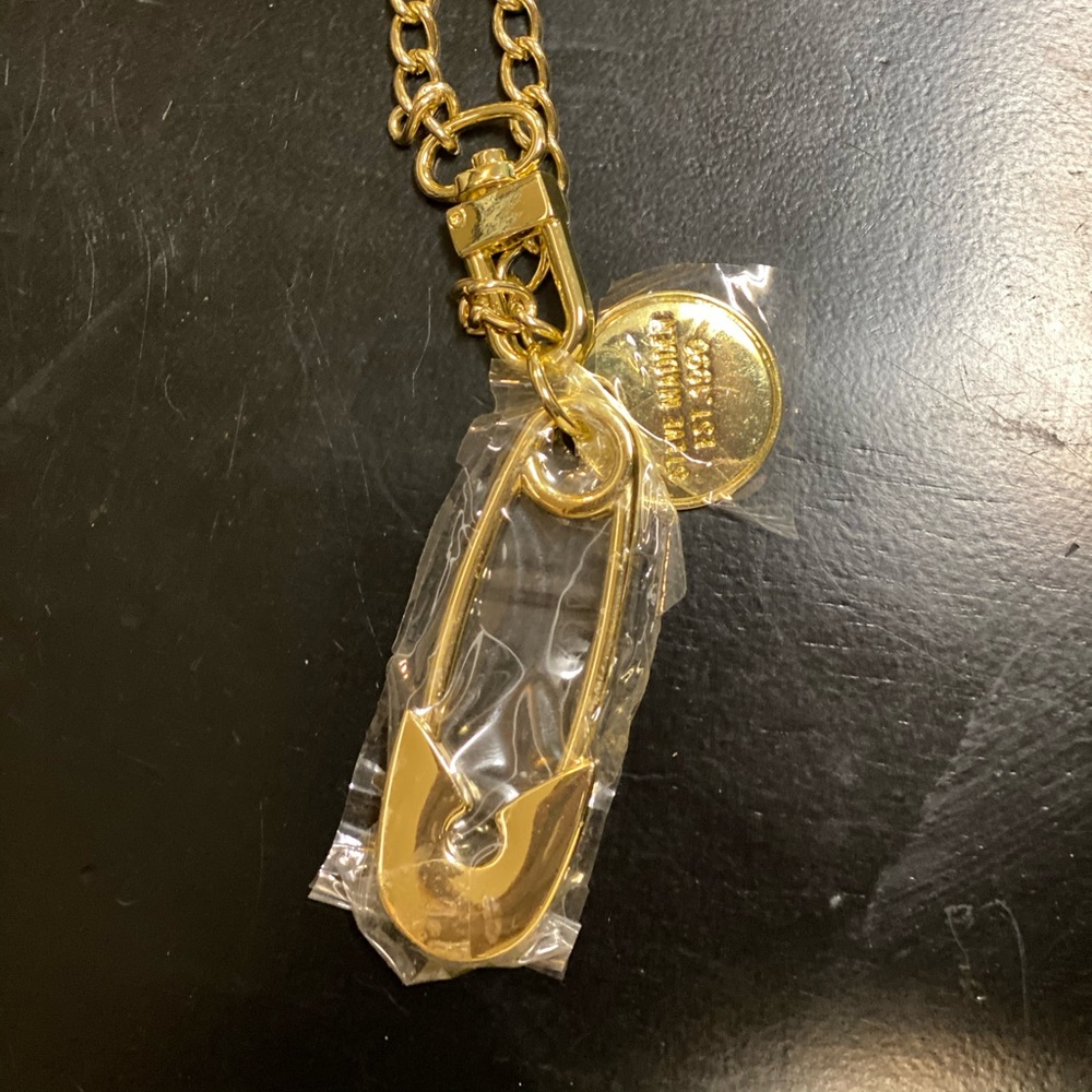 Steve Madden diaper pin/diaper bag keychain